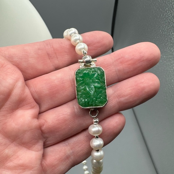 Freshwater pearl necklace with vintage green Japanese glass sterling box clasp - Picture 7 of 11